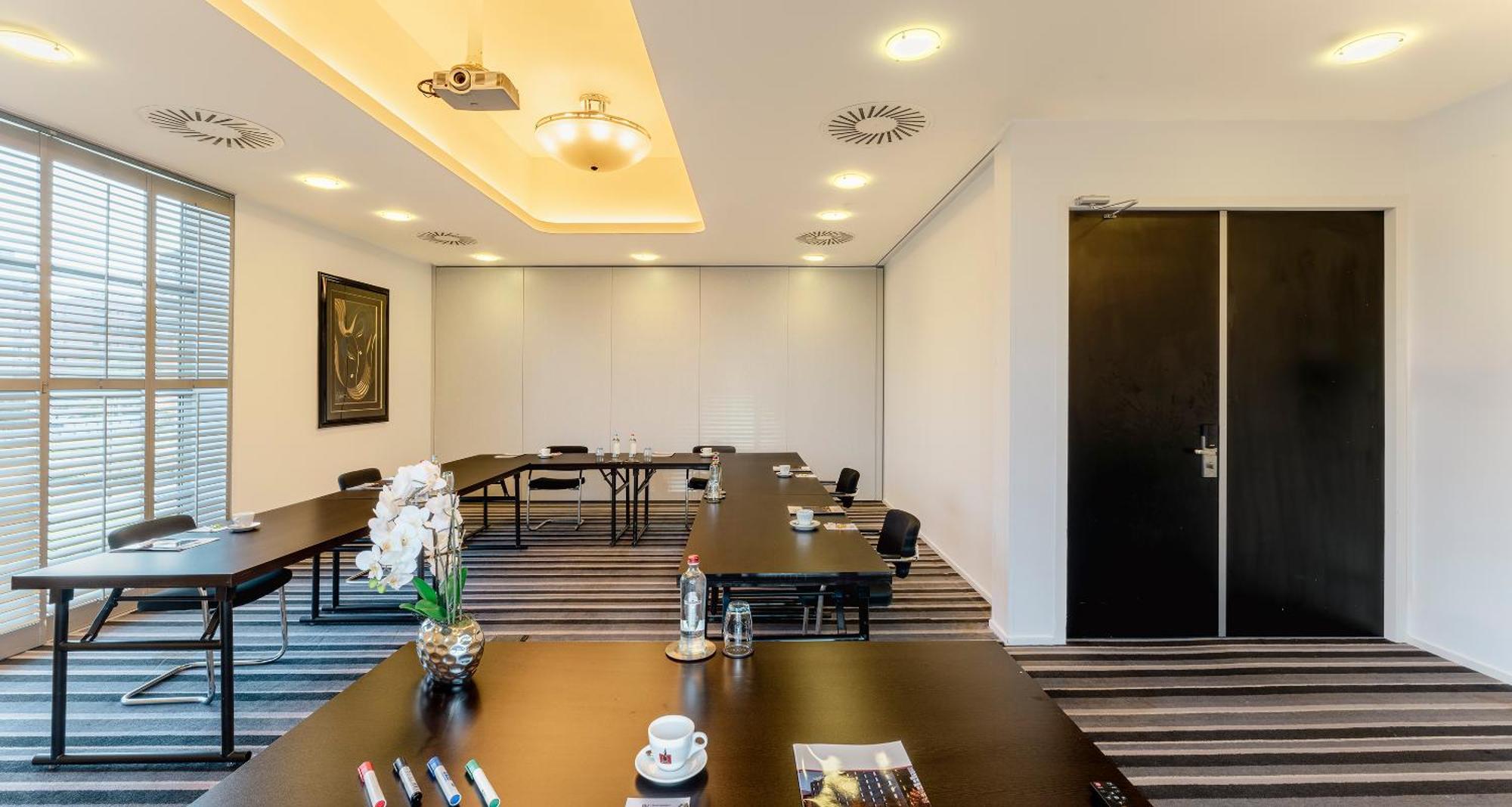 Отель Plaza Premium Grand Winston Рейсвейк Экстерьер фото