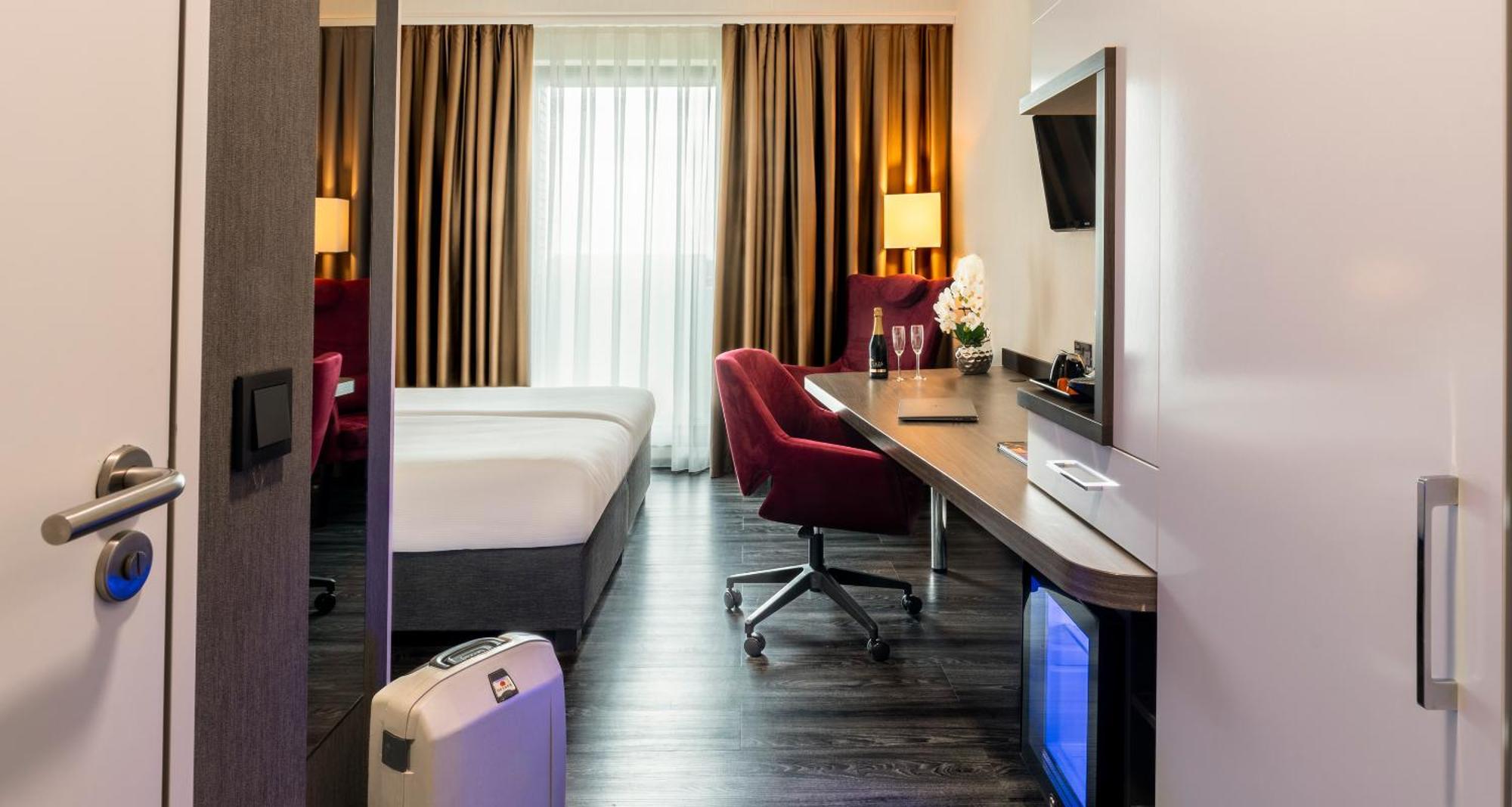 Отель Plaza Premium Grand Winston Рейсвейк Экстерьер фото